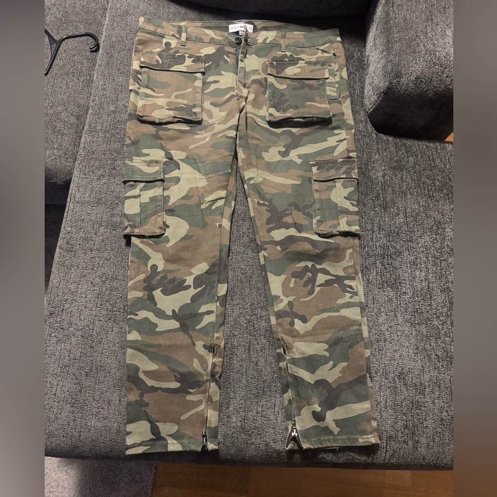 Fashion Nova Men's Camouflage slim straight Cargo Pants